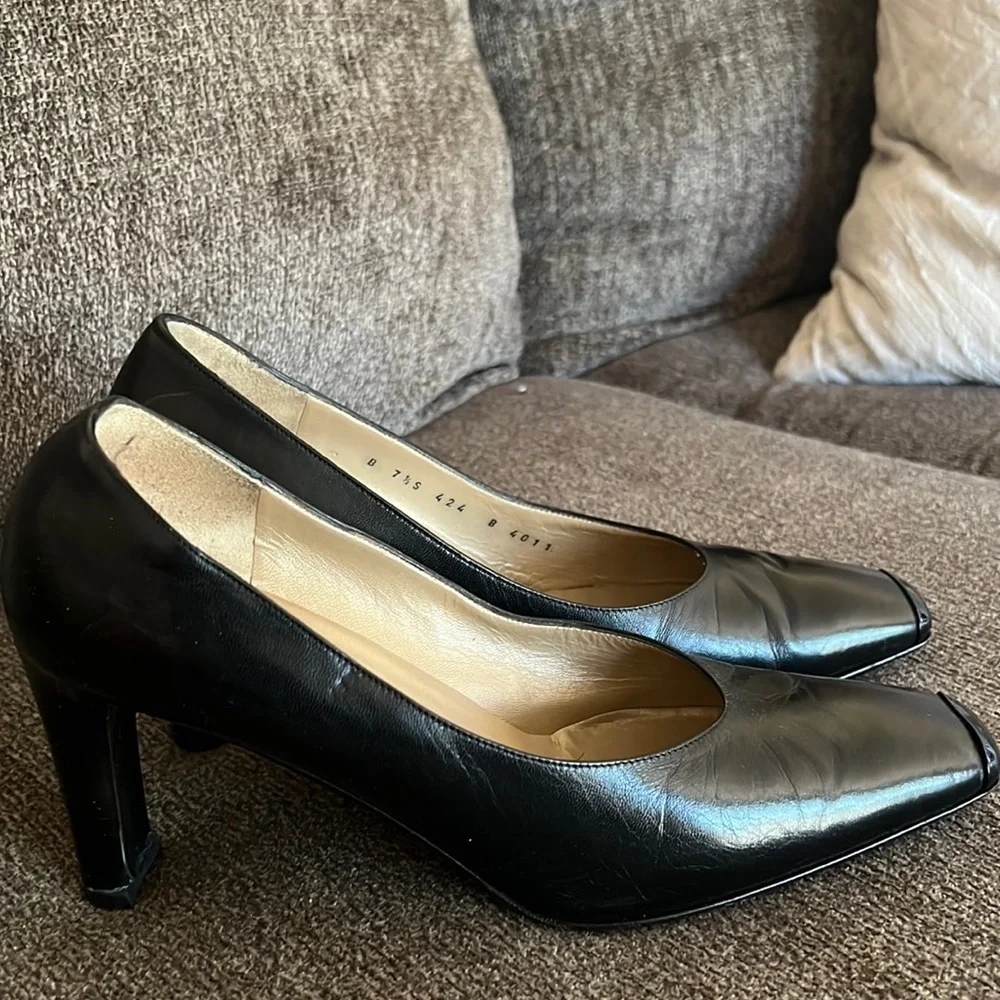 St. John Black Leather Square Toe Block Heel Made‎ in Italy Size 7.5